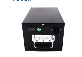 Dauerhafte Stahlgolfmobil-Batterie des fall-48V 50Ah Lifepo4 wieder aufladbar mit Griff